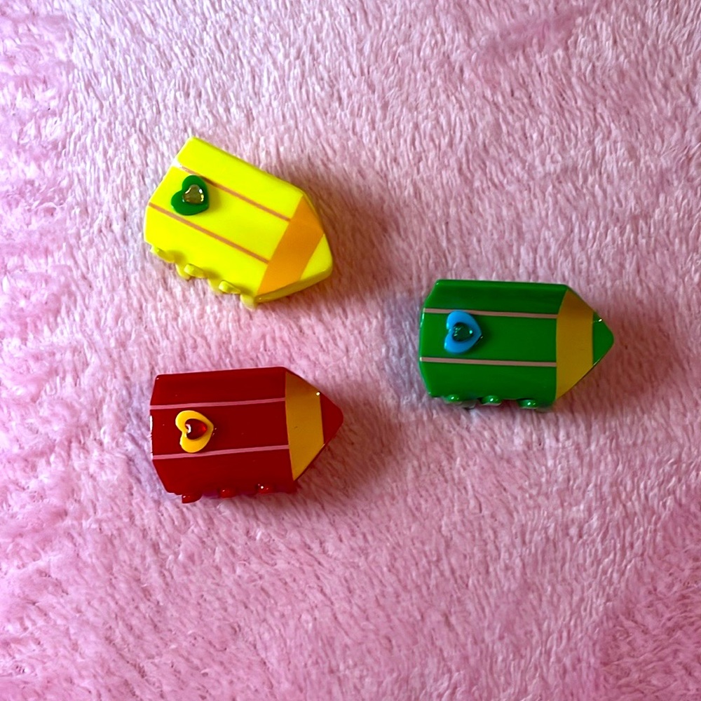 I am selling stylish pencil designed claw clips that come in a variety of three